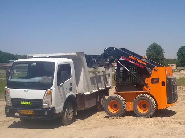 Погрузчик с бортовым поворотом BAWOO J57-KUBOTA 850 кг