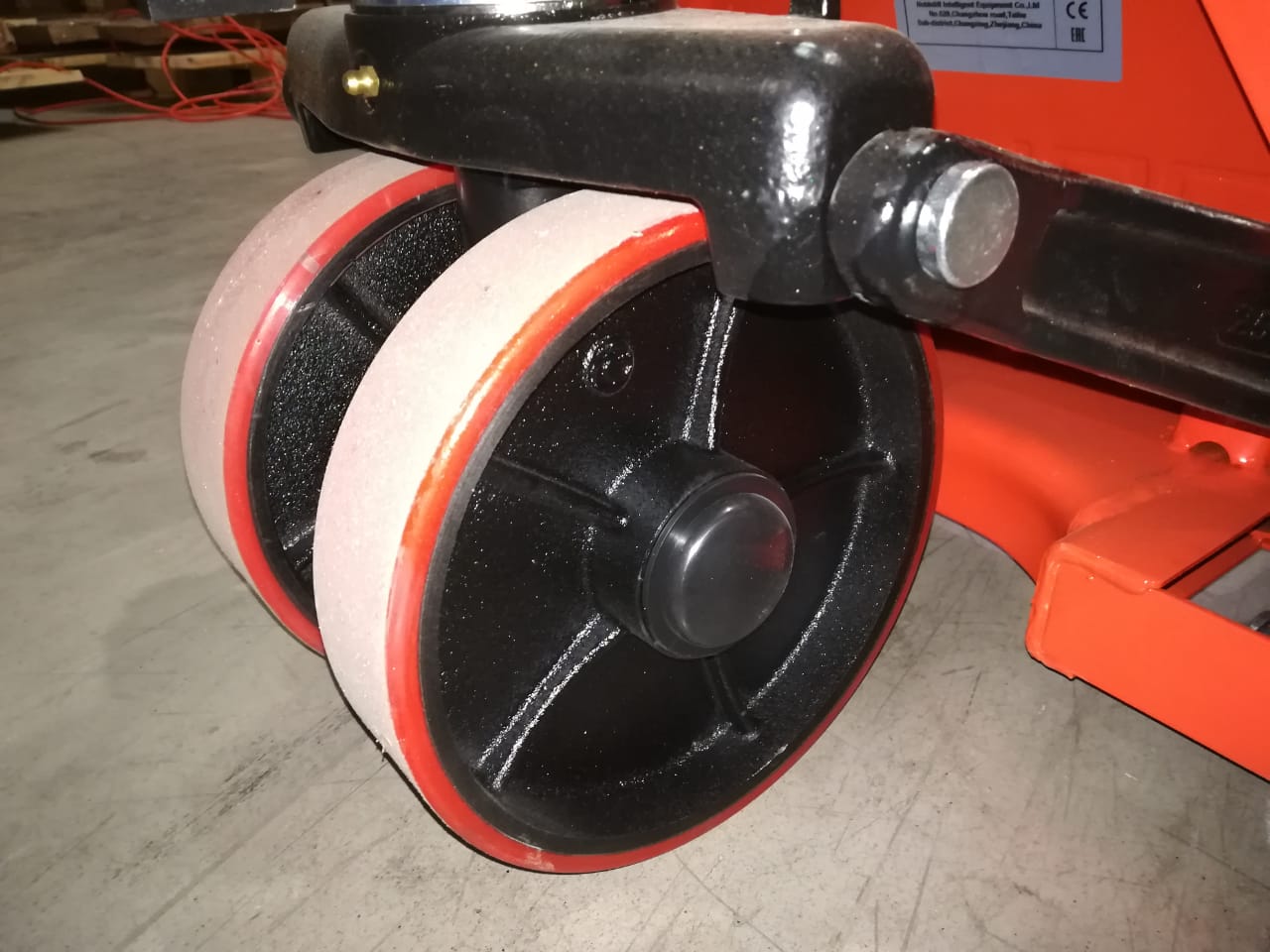 Гидравлическая тележка Noblelift DF25 550×1150 мм PU+PU тандем handle B