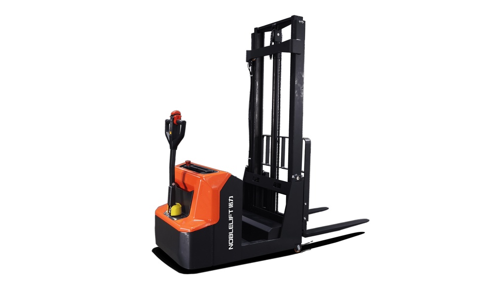 Самоходный штабелер PSE06NCB Noblelift,  высота подъема 2600-3200 мм, г/п 600 кг