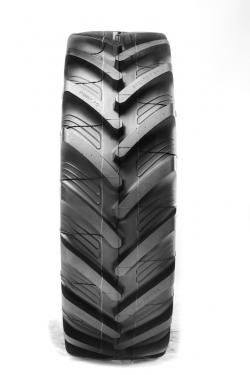 Шина 520/70R38