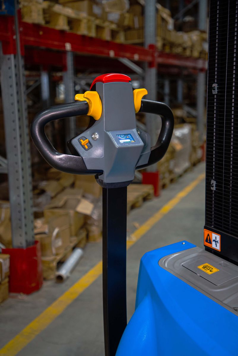 Электроштабелера TORWS15H-3000SCPROLi-ion24/60 электрические самоходный Li,  высота подъема 3000 мм, г/п 1500 кг