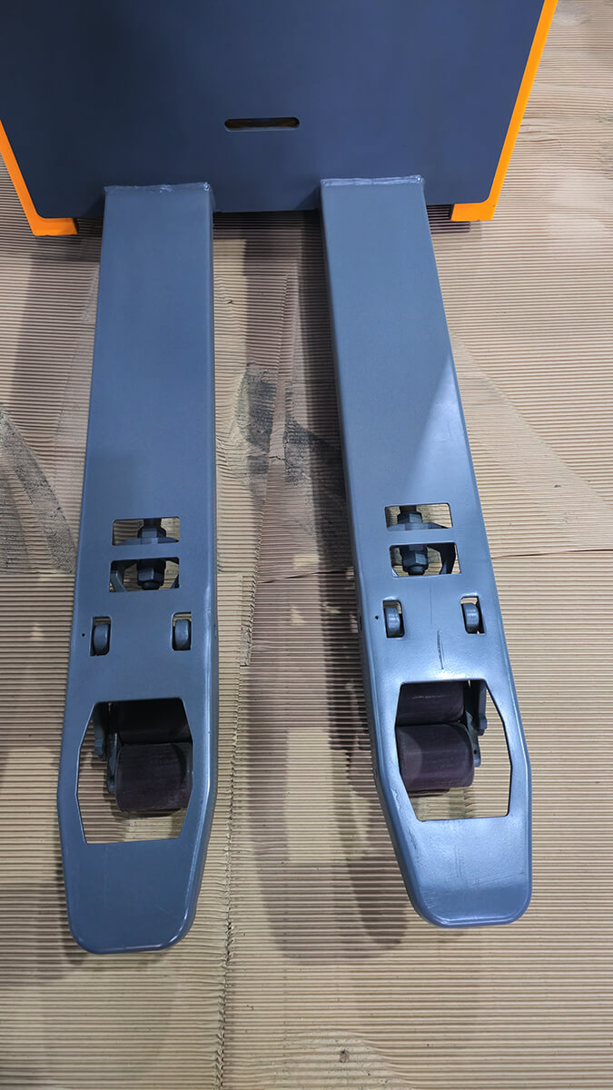 Паллетоперевозчик XILIN CBD20Z с кабиной 2000 кг 24/320 В/Ач
