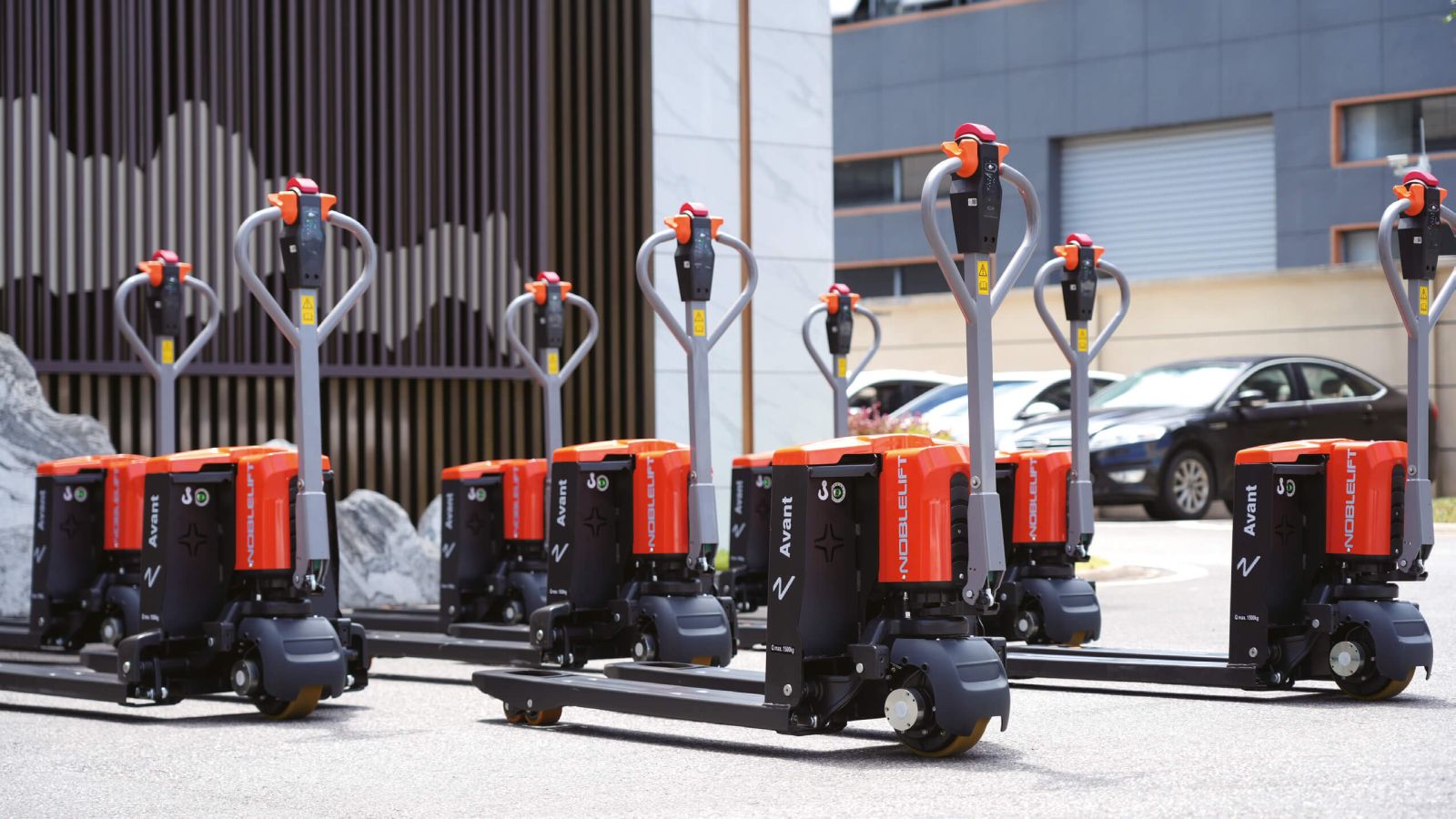 Электрическая самоходная тележка Noblelift PWB150 1500 кг
