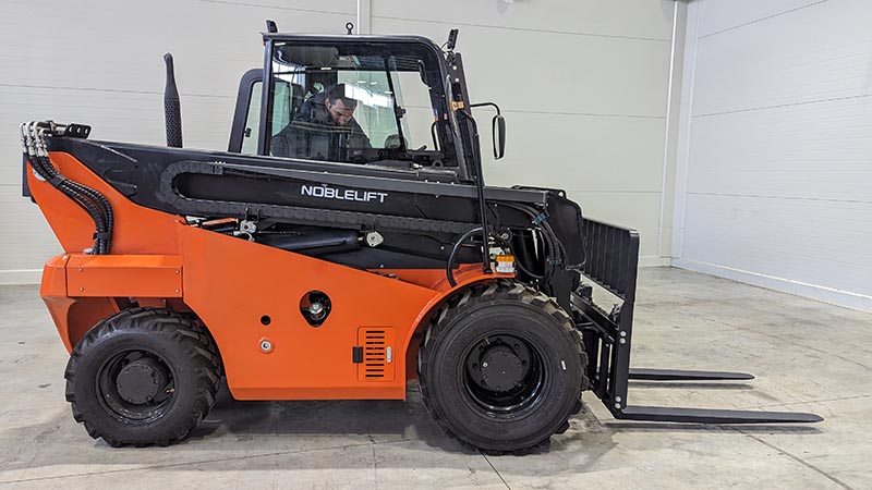Компактный телескопический погрузчик Noblelift FTH25N-60YM-4WD