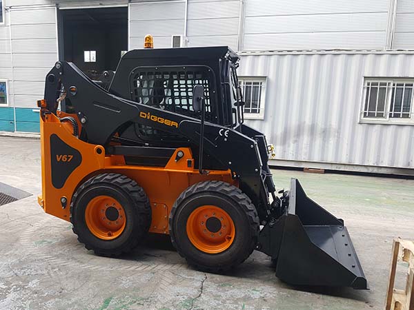 Минипогрузчик с бортовым поворотом BAWOO J57-HYUNDAI 850 кг