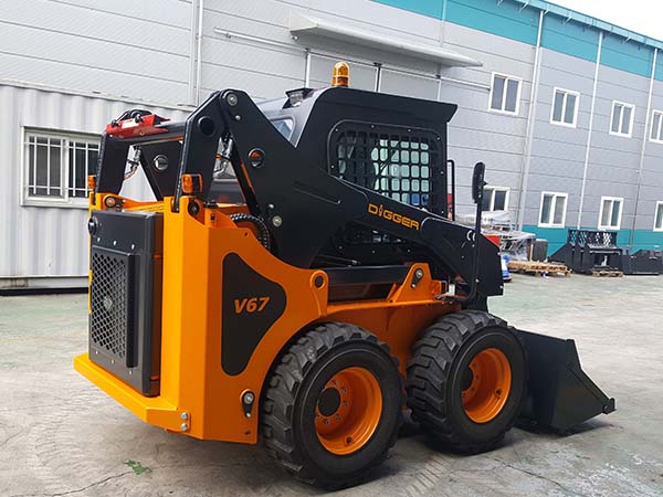 Минипогрузчик с бортовым поворотом BAWOO J57-HYUNDAI 850 кг