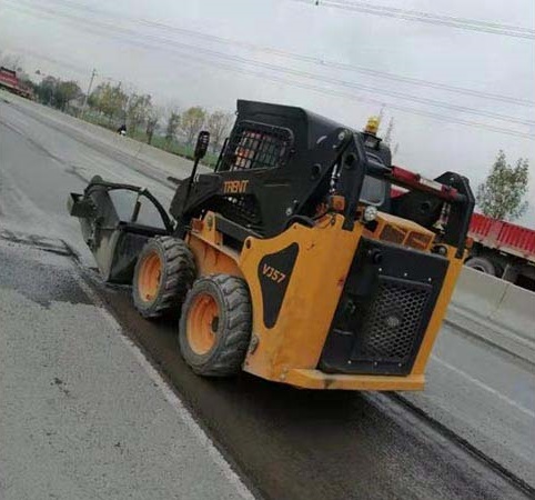 Минипогрузчик с бортовым поворотом BAWOO J57-HYUNDAI 850 кг